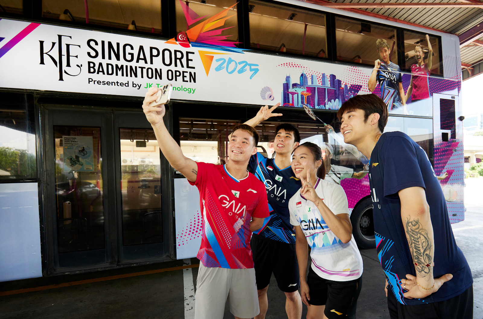 Chase the Bus at the KFF Singapore Open – And We’re Off!